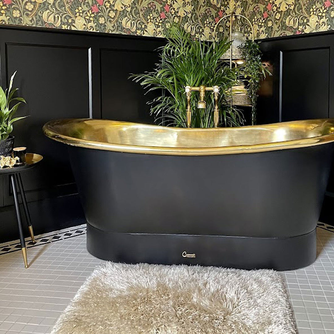 Straight Base Brass Bathtub Black Outside